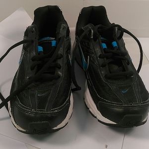 RUNNING NIKE SHOES SIZE 7, d35